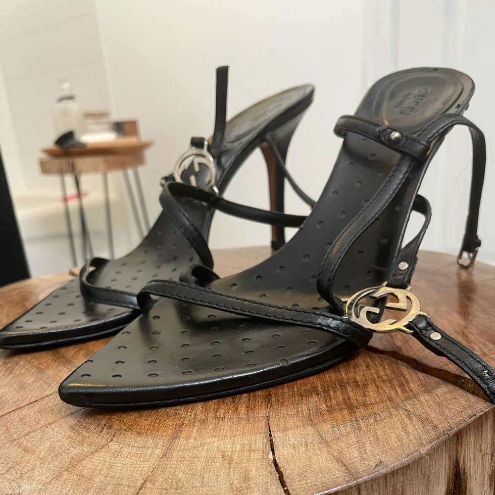 🖤 Black Gucci Sandals size 10 (40 1/2)🖤